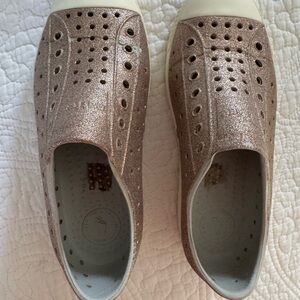 Native Jefferson Glittery Gold girls Slip ons 2
